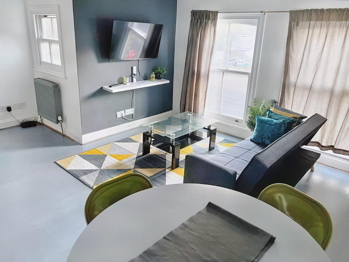 Lovely 2-Bedroom Serviced Apartment Greater Londres Exterior foto